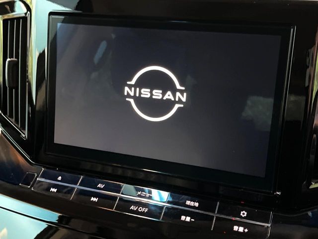 【大画面ナビ】人気の大型10インチナビを装備。存在感のある大画面はインパクト大！ナビ利用時のマップ表示は見やすく、テレビやDVDは臨場感がアップ！いつものドライブがグッと楽しくなります♪