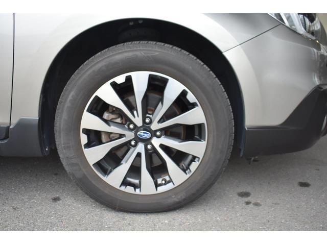 純正18インチアルミホイール付タイヤサイズは22560R18