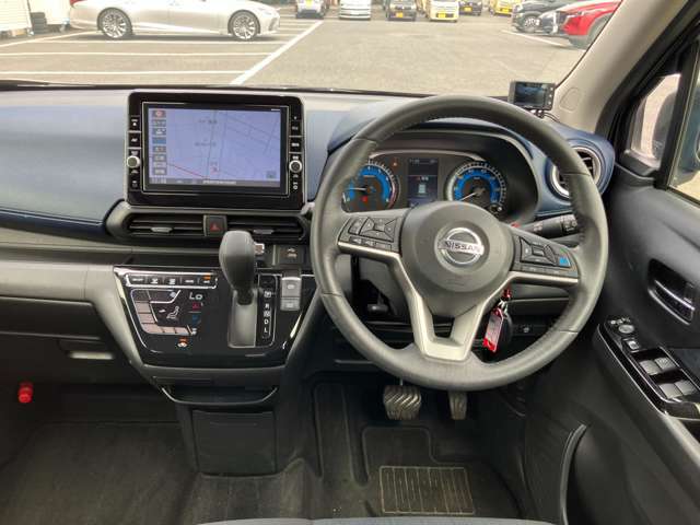 当社のお車は「全車保証付き」です。遠方のお客様もお近くのディーラーへ入庫いただければ対応できます。購入後も安心してお乗り下さい。別途有償で「1年」「2年」「3年」の延長保証もあります。ご相談下さい。