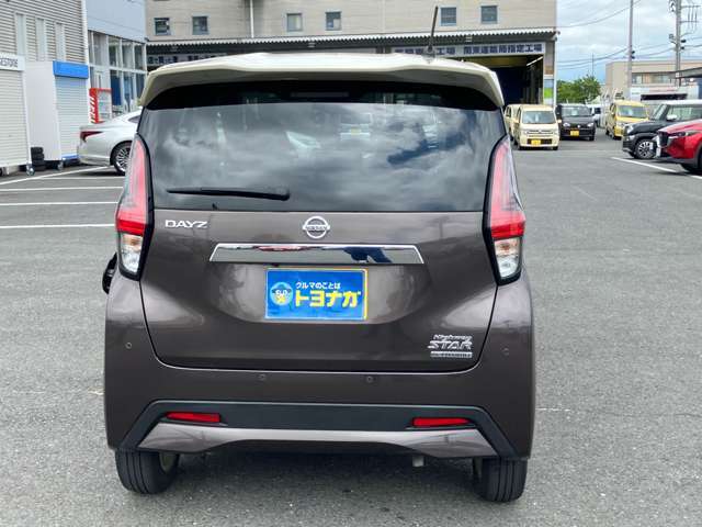 ご契約から納車まで担当営業を中心に、各スタッフ全員協力の上、迅速に進めさせていただきます。契約後車庫証明等の手続き中に、納車前車検又は点検をさせていただき、ご納車の準備をさせていただきます。