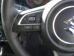 【ハンドル】軽い力で扱いやすいハンドルです。目立つ傷やスレなどなく綺麗な状態です！除菌プランいれていただくとさらに快適に！清潔なお車はお子様にも安心ですね！