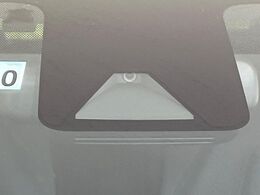 【トヨタセーフティセンス】走行中に前方の車両等を認識し、衝突しそうな時は警報とブレーキで衝突回避と被害軽減をアシスト。より安全にドライブをお楽しみいただけます。