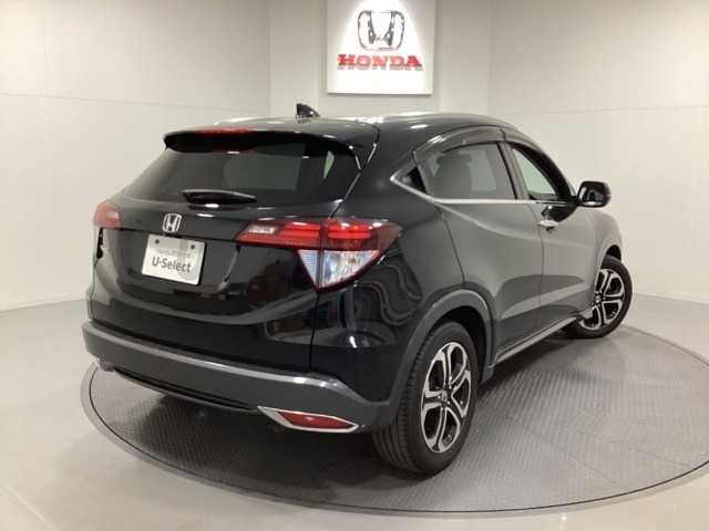 【Honda認定中古車 U-Select】　は3つの安心をお約束します。　1　Hondaのプロが整備した安心。 2　第三者機関がチェックした安心。　3　購入後もHondaが保証する安心。
