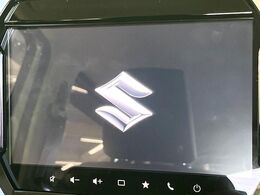【メーカー純正ナビ】インテリアに溶け込むスタイリッシュな「専用設計」メーカーナビを装備♪視認性や操作性など基本性能にも優れ、より上質なカーライフをお楽しみいただけます。