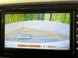 【バックカメラ】駐車時に後方がリアルタイム映像で確認できます。大型商業施設や立体駐車場での駐車時や、夜間のバック時に大活躍！運転スキルに関わらず、今や必須となった装備のひとつです！