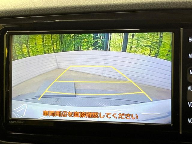 【バックカメラ】駐車時に後方がリアルタイム映像で確認できます。大型商業施設や立体駐車場での駐車時や、夜間のバック時に大活躍！運転スキルに関わらず、今や必須となった装備のひとつです！