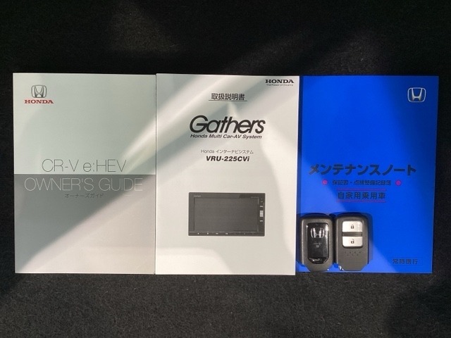 スマートキーは鍵をバッグに入れたままでもドアロックの開閉やエンジンのON・OFFができます。夜間や雨の日も鍵を探さなくて良いので便利です。
