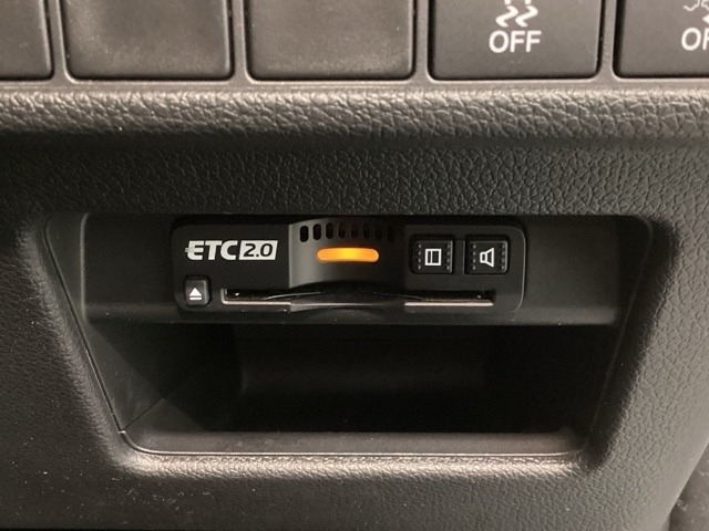 いまや快適なカーライフに欠かせないETCが付いています。