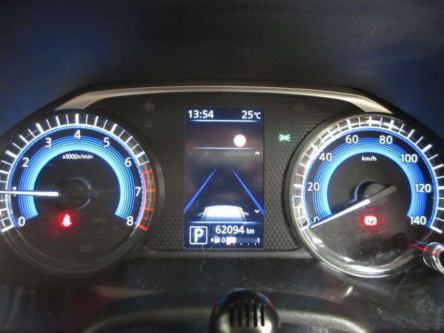 デザイン性に長けており、分かりやすて見やすいスピードメータです。