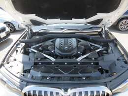 納車時には経験豊富なメカニックが最新設備の整備工場にて徹底的な整備を行います！不具合箇所、交換時期の部品に関しましては当社負担で交換しご納車いたします。