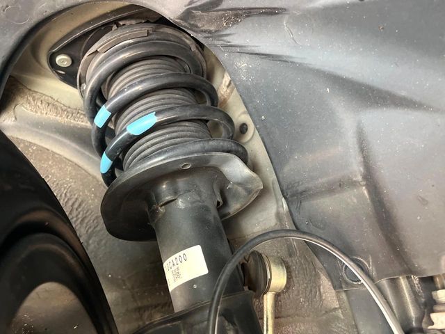 お車を安心してお乗りいただく為には、足回りの定期点検が欠かせません。サービスサポート（有償保証）では無料点検もご提供しており、安心のカーライフをお過ごしいただけるサポート体制が整っています。