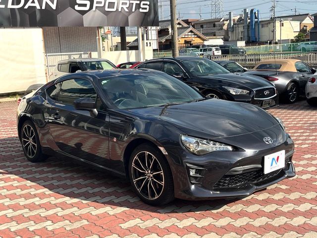 大好評のボディコーティング「弾スプラッシュコート」もご納車までに施工可能。通常のガラスコートと異なる、耐久年数6年の無機質ガラスコーティングが、ボディをキレイな状態に保ってくれます。