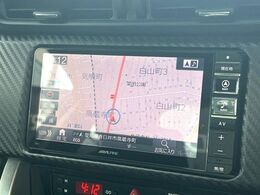 【ナビゲーション】目的地までしっかり案内してくれる使いやすいナビ。Bluetooth接続すればお持ちのスマホやMP3プレイヤーの音楽を再生可能！毎日の運転がさらに楽しくなります！！