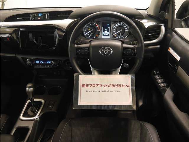 シンプルで使いやすいインパネ周り！　（※フロアマットありません）