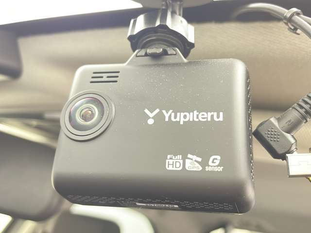 【ドライブレコーダー】映像・音声などの運転中の記録を残します。事故などを起こした起こされた時の証拠になりえますので、もしも時でも安心ですね。