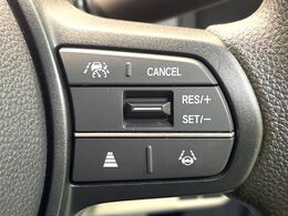 【アダプティブクルーズコントロール】高速道路での長距離走行が楽に！！自動で速度を保つクルーズコントロールが、衝突軽減システムと連携し、前方の車両を感知して車間を保つように速度調節してくれます！！