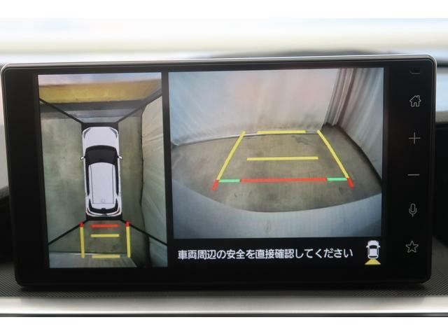 車輌前後左右に搭載した4つのカメラにより、クルマの真上から見ているような映像を表示。運転席から確認しにくい車両周囲の状況を把握できます。