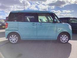 指定工場は別名民間車検場と呼ばれ、陸運支局に代わって車検（検査）を行うことができる工場です。そのため陸運局と同じ検査ラインを自社の工場に持っています。実際の車検の検査を自社で行うことができます。