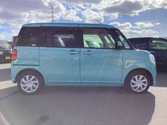 指定工場は別名民間車検場と呼ばれ、陸運支局に代わって車検（検査）を行うことができる工場です。そのため陸運局と同じ検査ラインを自社の工場に持っています。実際の車検の検査を自社で行うことができます。