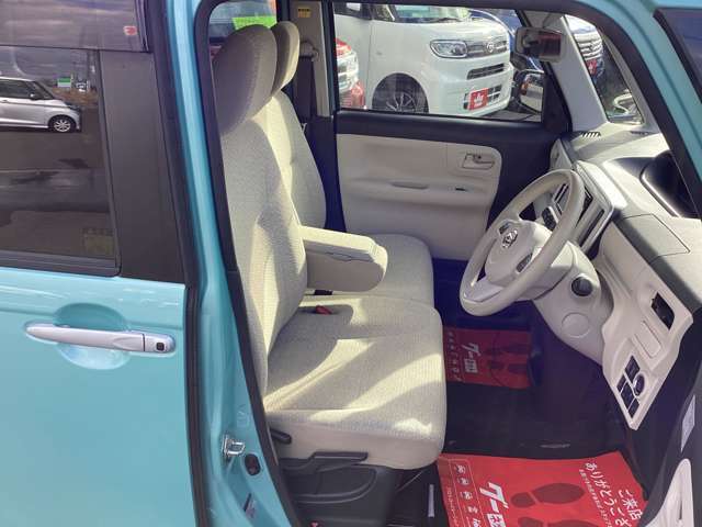 それぞれの分野のプロがお車の悩みや疑問に親身になって対応させていただきます。