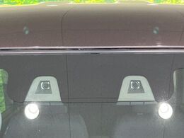 【スズキ　セーフティサポート】走行中に前方の車両等を認識し、衝突しそうな時は警報とブレーキで衝突回避と被害軽減をアシスト。より安全にドライブをお楽しみいただけます。