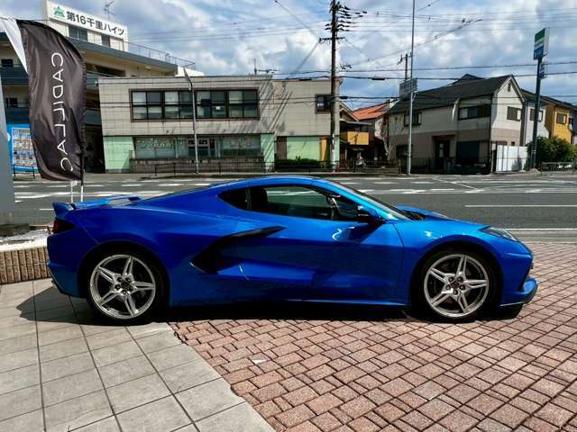 中古車だけではなく、新車も多岐にわたり、正規輸入車販売を行っております。全国選りすぐりの仕入ネットワークの中からあなたにピッタリのお車を探します