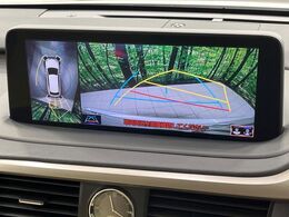 【パノラミックビューモニター】専用のカメラにより、上から見下ろしたような視点で360度クルマの周囲を確認することができます☆死角部分も確認しやすく、狭い場所での切り返しや駐車もスムーズに行えます。