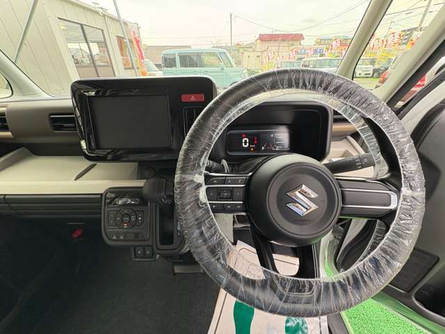 当社の自動車販売サービスは、全車種・全メーカー対応していますので、車屋さんを何件もまわるお手間をかけさせません。たくさんの選択肢の中で比較しながら、お客様のご要望、条件にあう一台を一緒に探します。