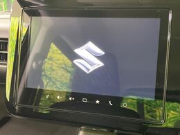 【純正ナビ】人気の純正ナビを装備しております。ナビの使いやすさはもちろん、オーディオ機能も充実！キャンプや旅行はもちろん、通勤や買い物など普段のドライブも楽しくなるはず♪