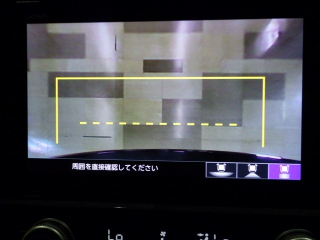 バックカメラの画像です。車庫入れの安心感がアップしますね☆