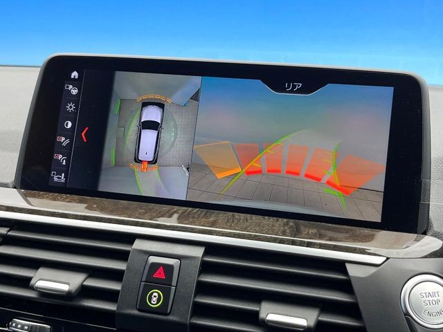 ●パノラミックビューモニター：専用のカメラにより、上から見下ろしたような視点で360度クルマの周囲を確認することができます☆死角部分も確認しやすく、狭い場所での切り返しや駐車もスムーズに行えます。
