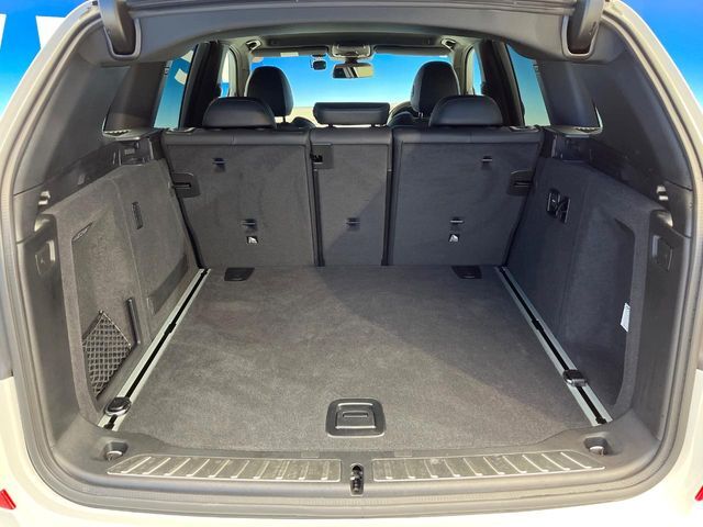 ●トランクルーム：趣味が広がる収容スペース！これだけの広さがあればお買い物やレジャーなどにも最適です！使用感も少なくきれいな状態を維持しております。