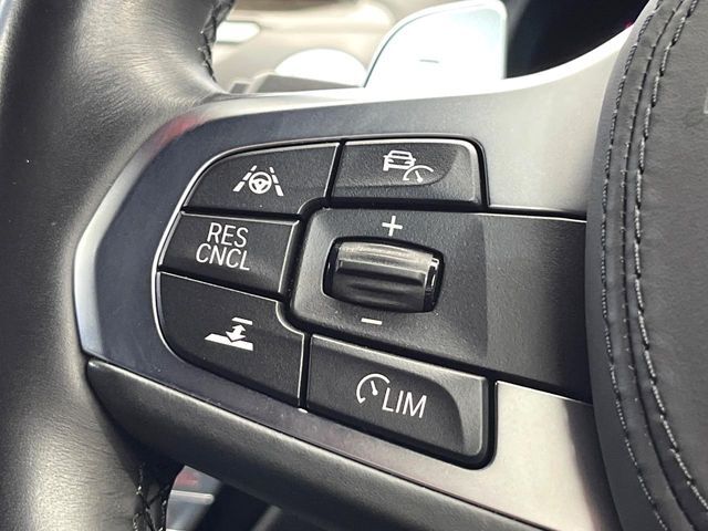 ●レーダークルーズコントロール：前の車との車間距離を一定にとりつつ、一定速度で自動走行してくれる次世代のクルーズコントロール！主に高速道路や自動車専用道路で使用する便利な機能です！