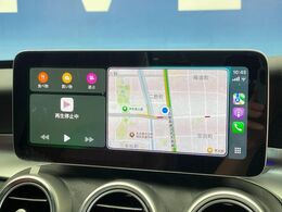 ●Apple　Car　Play：スマホとの有線接続で、ナビ・オーディオ再生などスマホのアプリ機能が画面でも使える便利機能です！