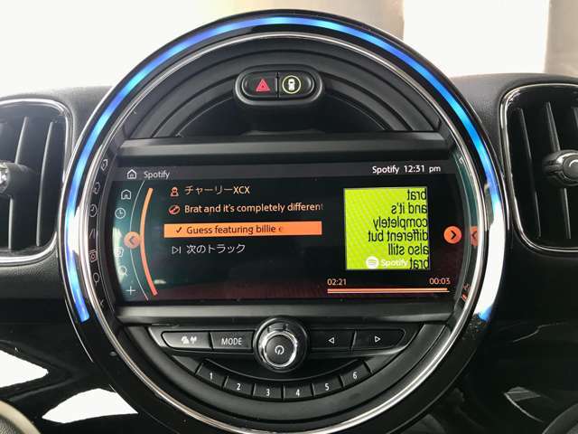 Spotifyなどの携帯アプリの連動させて楽しむ事が出来ます。