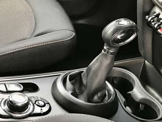 シーケンシャル付8速ATは変速ショックが少なく、乗り心地がとても滑らかです。