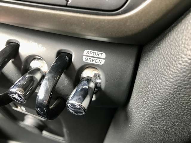 エンジン特性やステアリング等をスポーツ、ミッド、グリーンに変更出来ます。