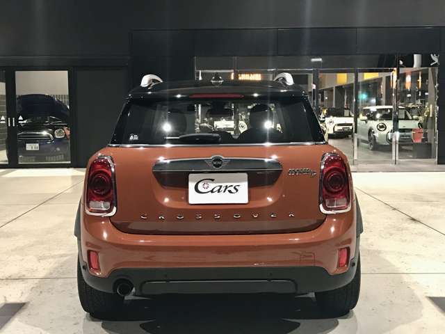 最新設備および診断機を取り揃えた指定整備工場がショールームに併設されておりますので、メンテナンスもご安心ください。