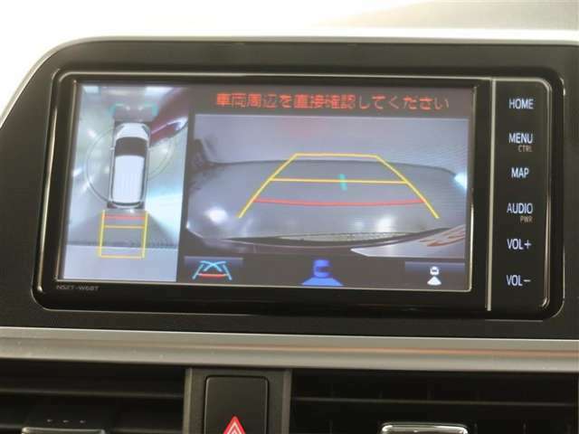 パノラミックビューモニター付きです。車両を上から見たような映像をモニター画面に表示。運転席からの目視では見にくい、車両周辺の状況をリアルタイムでしっかり確認できます。