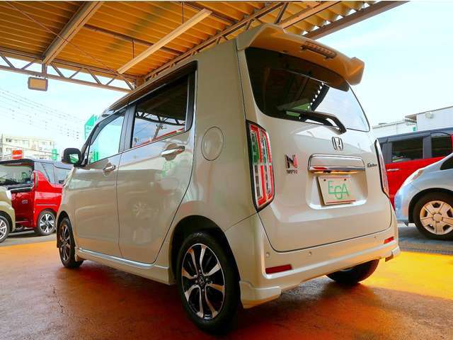 CVT車です。エンジン回転数と車速の関係を自由に設定できることから、エンジン出力を非常に効率よく活用でき、従来のATやMTにあった変速ショックを皆無にでき燃費面でも大きなメリットです！
