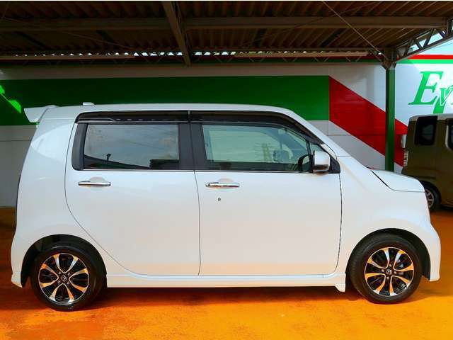 ホンダセンシングは外界認識技術をベースに開発した、安全運転支援システムです。クルマの前方・側方・後方の状況を認識し、安全・快適な運転や事故回避を支援します。