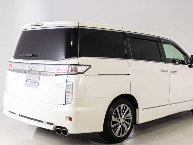 当社はご遠方お客様でも販売OK！ 現車の確認は、電話でお話ししながら、気になる部分を実況中継します。さらに、気になる箇所を含め沢山のお写真をメールや郵送でお送りします。まずは一度お電話、メールにて！