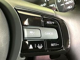 【アダプティブクルーズコントロール】高速道路での長距離走行が楽に！！自動で速度を保つクルーズコントロールが、衝突軽減システムと連携し、前方の車両を感知して車間を保つように速度調節してくれます！！
