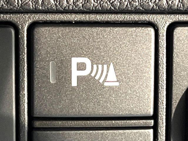 【クリアランスソナー】バンパーに付いたセンサーが障害物を検知！一定の距離に近づくとアラートで教えてくれます♪狭い駐車スペースや車庫入れ時も安心ですね☆
