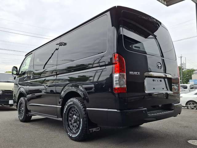 4WD/寒冷地仕様/両側パワースライドドア/BIG-Xナビ/パノラミックビューモニター/デジタルインナーミラー/ETC/社外16inアルミ/ベッドキット/TRDエアロ/TRDマッドフラップ