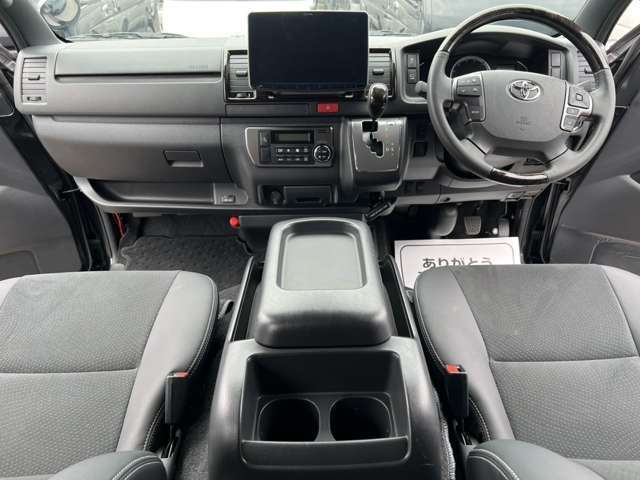 4WD/寒冷地仕様/両側パワースライドドア/BIG-Xナビ/パノラミックビューモニター/デジタルインナーミラー/ETC/社外16inアルミ/ベッドキット/TRDエアロ/TRDマッドフラップ