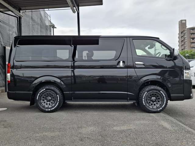 4WD/寒冷地仕様/両側パワースライドドア/BIG-Xナビ/パノラミックビューモニター/デジタルインナーミラー/ETC/社外16inアルミ/ベッドキット/TRDエアロ/TRDマッドフラップ