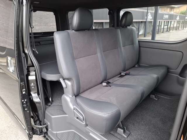 4WD/寒冷地仕様/両側パワースライドドア/BIG-Xナビ/パノラミックビューモニター/デジタルインナーミラー/ETC/社外16inアルミ/ベッドキット/TRDエアロ/TRDマッドフラップ