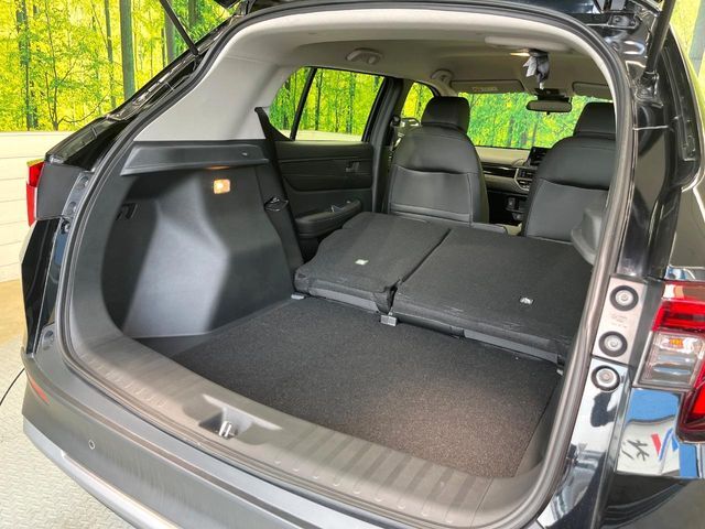 普段のお買い物や通勤、送迎等に十分な荷室スペースを確保しております。セカンドシートを倒すと、大きな荷物の積載も可能です♪