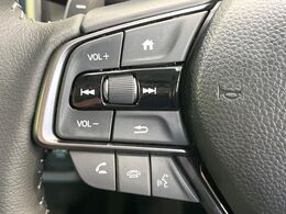 【ステアリングスイッチ】運転中、前方から目線をそらすことなく、オーディオ等の操作が可能な便利機能！安心＆快適なドライブを演出してくれます♪
